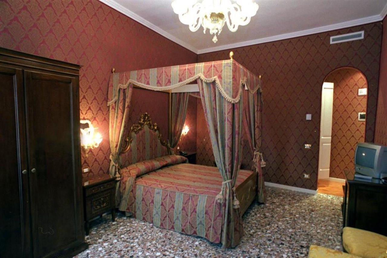 Casa Pisani Canal Venedig Exterior foto
